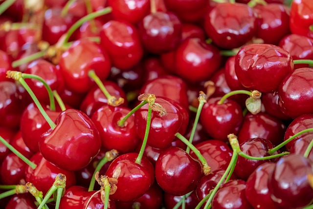 cherries-3433775_640.jpg